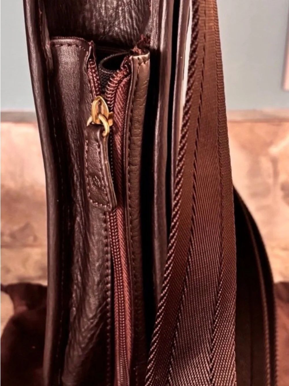 Vtg Rocky Mountaineer Leather Messenger/ Hiking Bag With Dust Bag Brown EUC